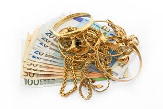 Jewellery, rings, necklaces, old gold, medals in return for cash Jewellery, rings, necklaces, old gold, medals in return for cash