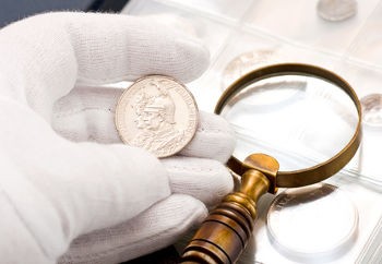 Les gant cotonniers, la loupe, le liquide de trempage pour l'or etc. Les gant cotonniers, la loupe, le liquide de trempage pour l'or etc.